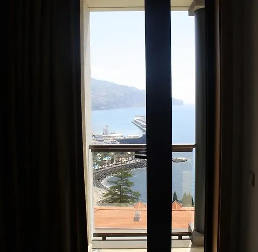 Quinta Miramar Apartahotel 4*